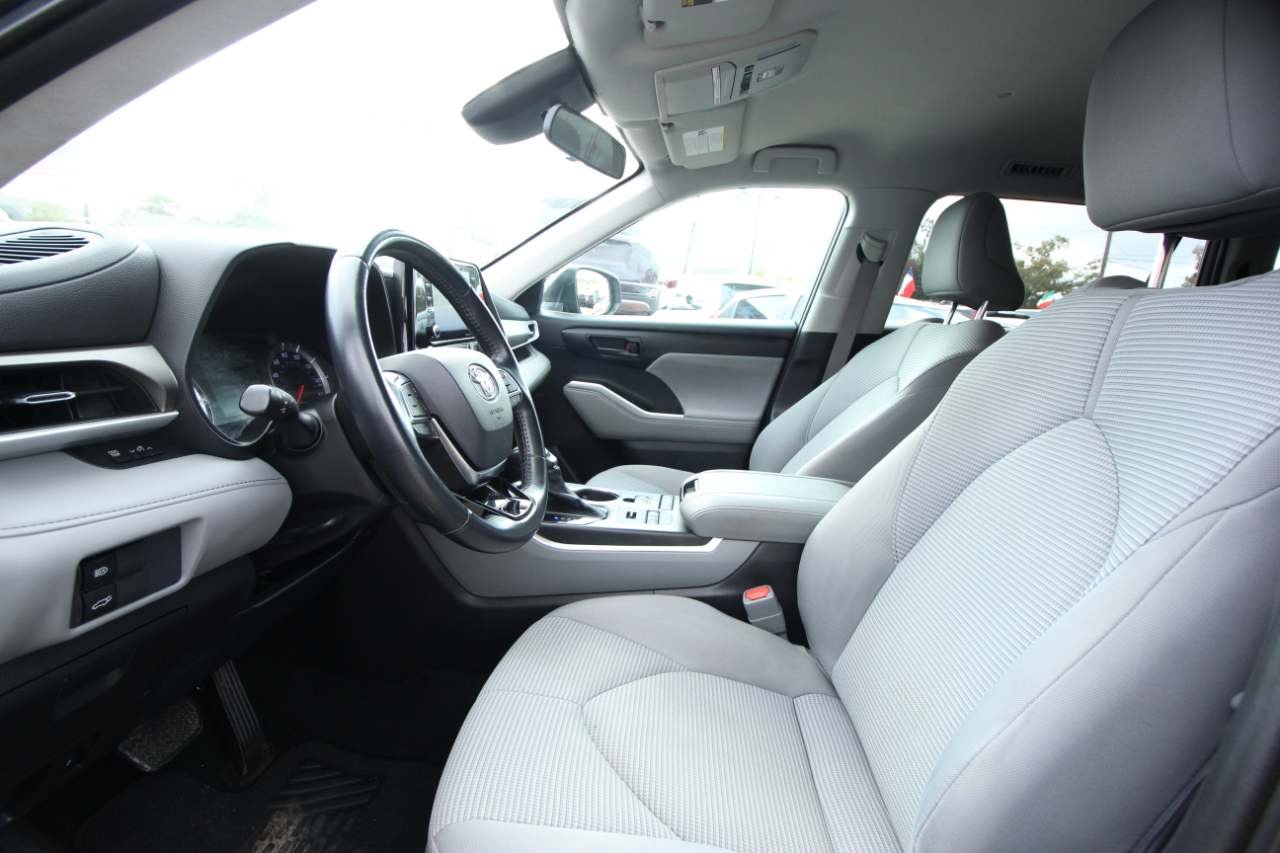 Toyota Highlander LE AWD V6 2021