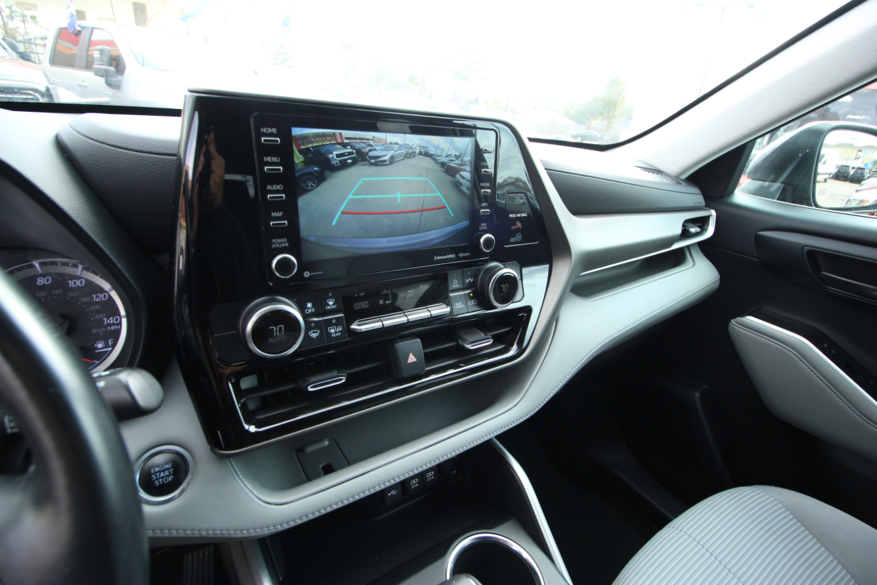 Toyota Highlander LE AWD V6 2021