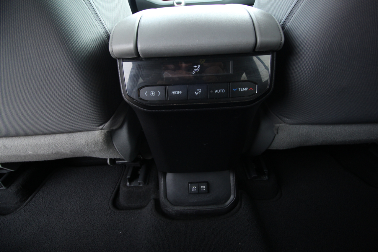 Toyota Highlander LE AWD V6 2021