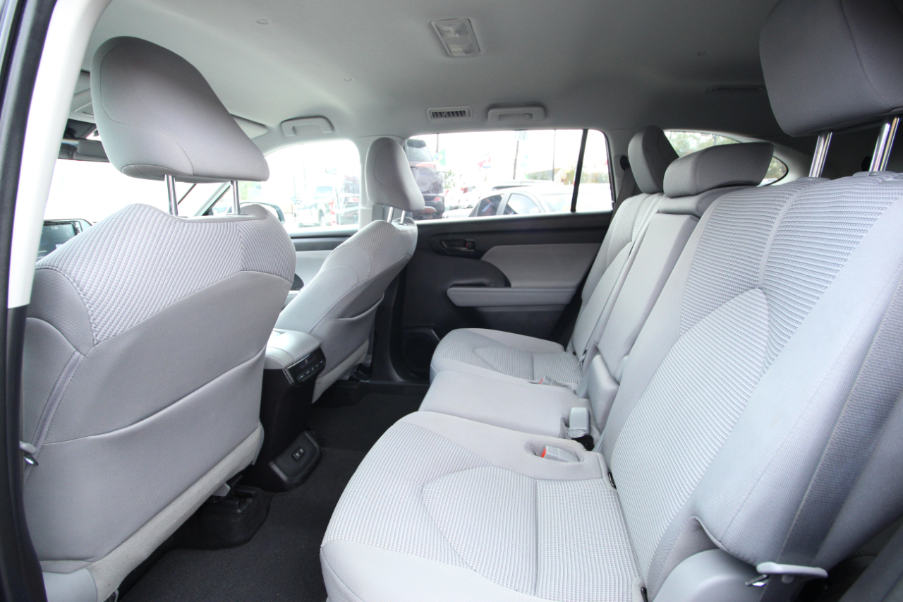 Toyota Highlander LE AWD V6 2021