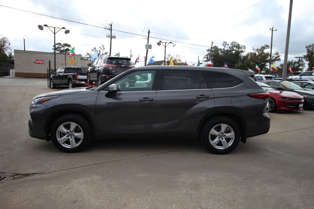 Toyota Highlander LE AWD V6 2021