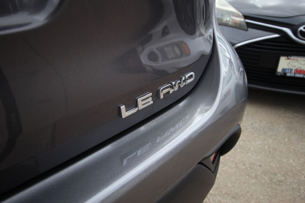 Toyota Highlander LE AWD V6 2021