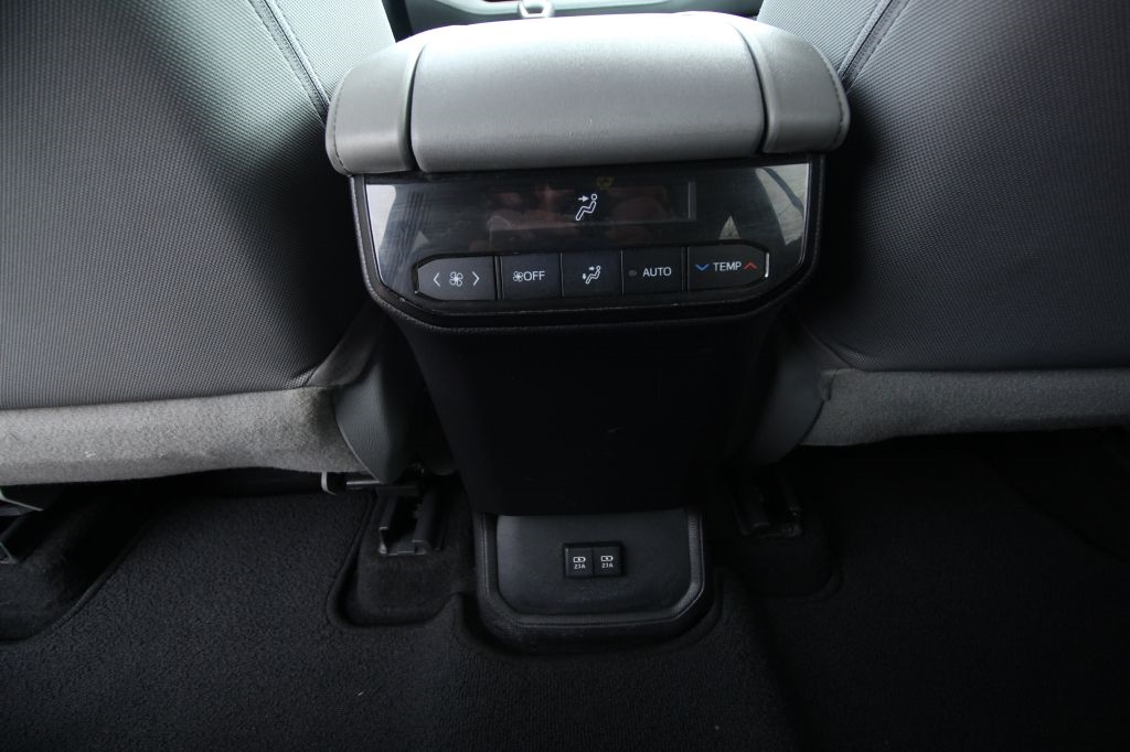 Toyota Highlander LE AWD V6 2021