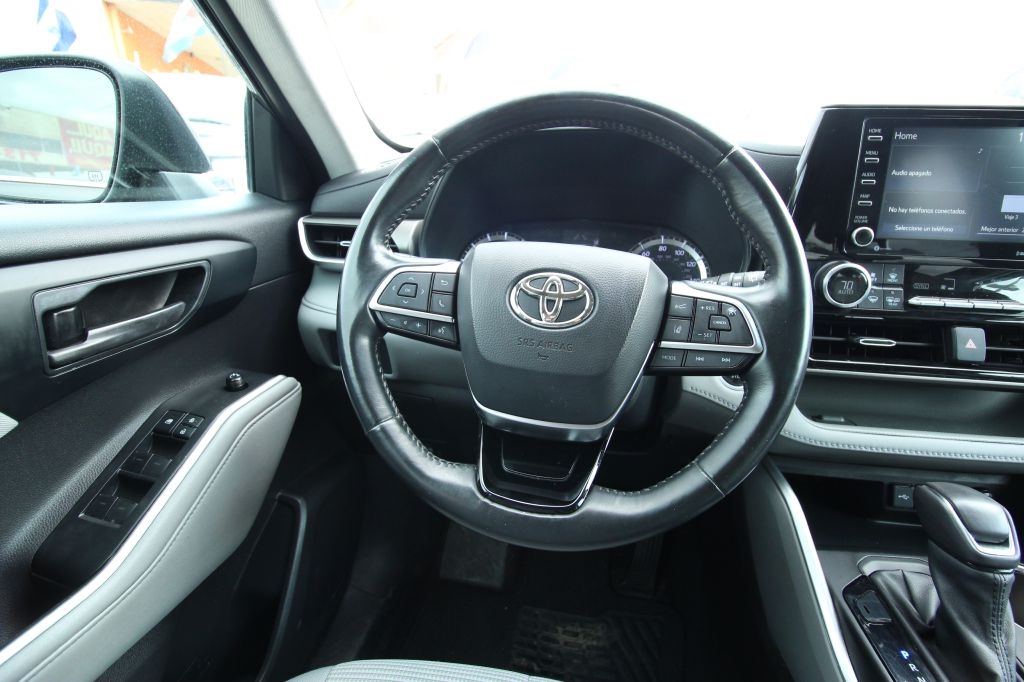 Toyota Highlander LE AWD V6 2021