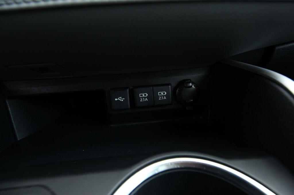 Toyota Highlander LE AWD V6 2021