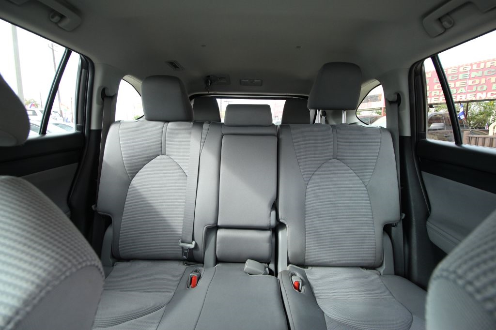 Toyota Highlander LE AWD V6 2021