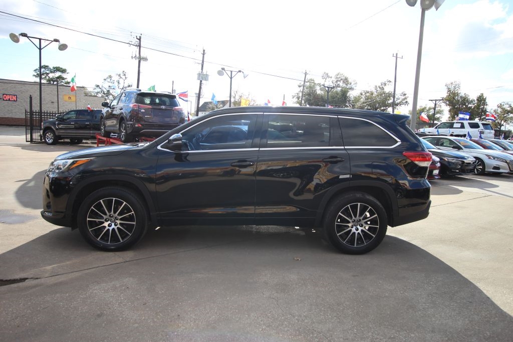 Toyota Highlander SE FWD V6 2017