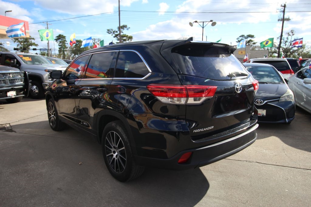 Toyota Highlander SE FWD V6 2017