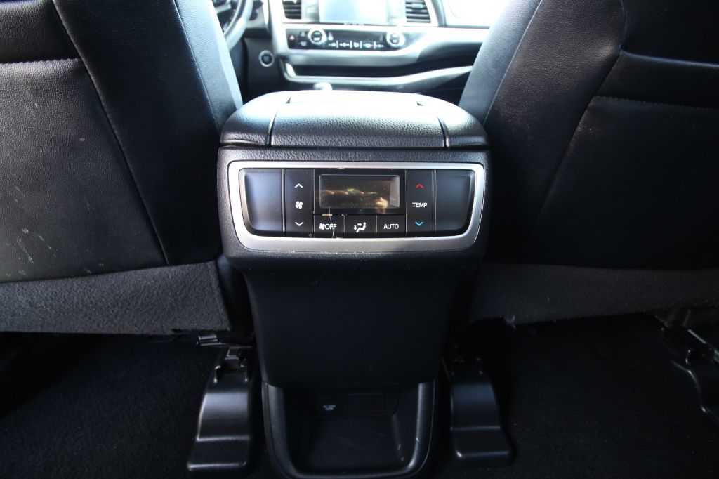 Toyota Highlander SE FWD V6 2017