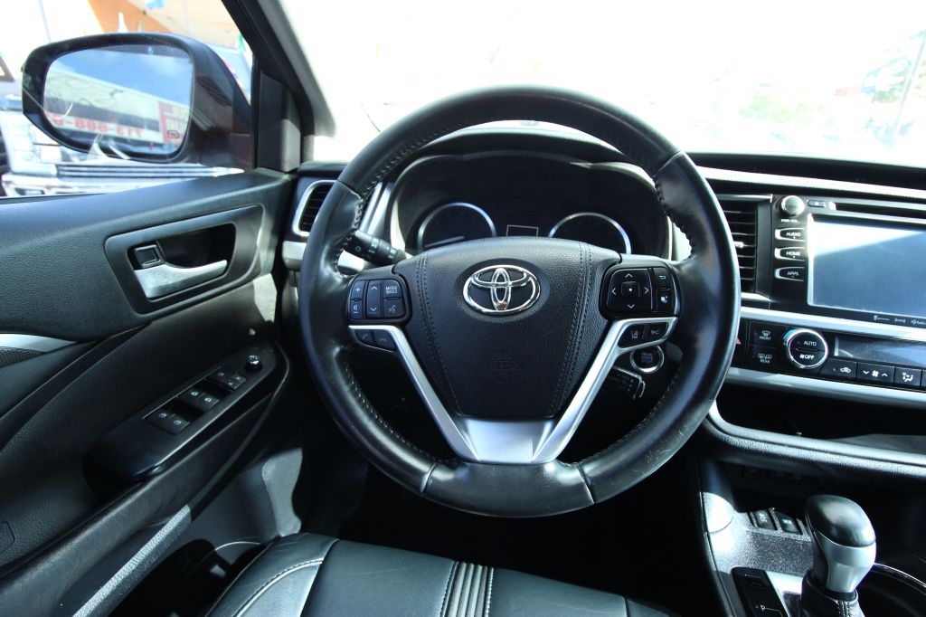 Toyota Highlander SE FWD V6 2017