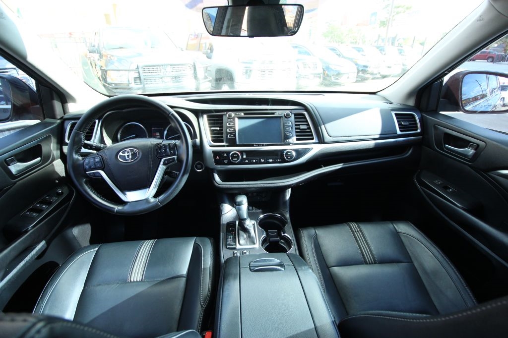 Toyota Highlander SE FWD V6 2017