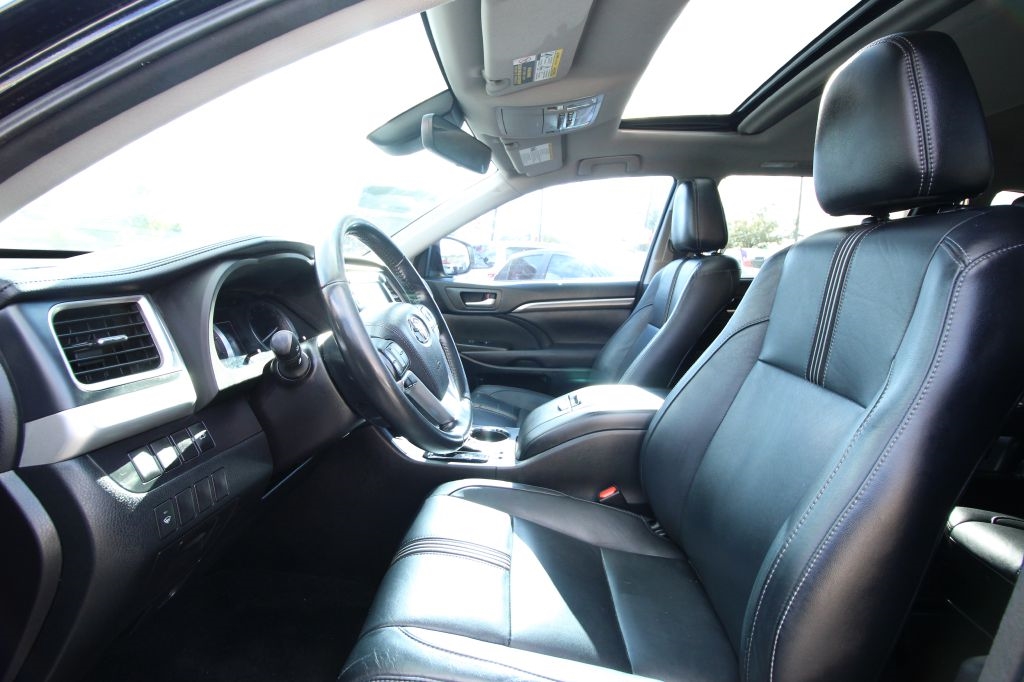 Toyota Highlander SE FWD V6 2017