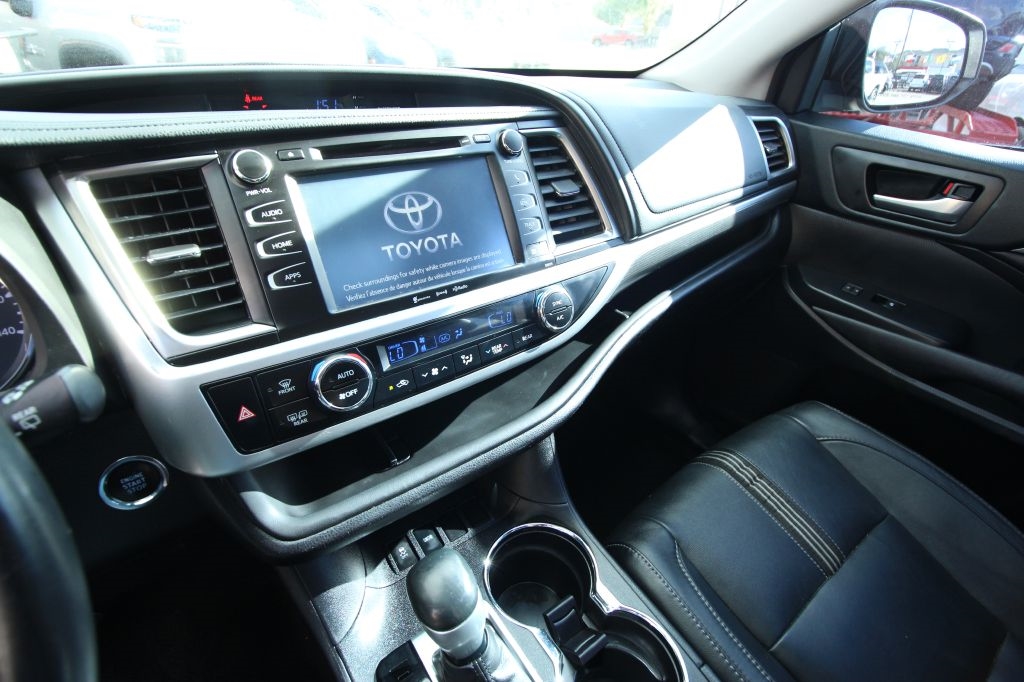 Toyota Highlander SE FWD V6 2017