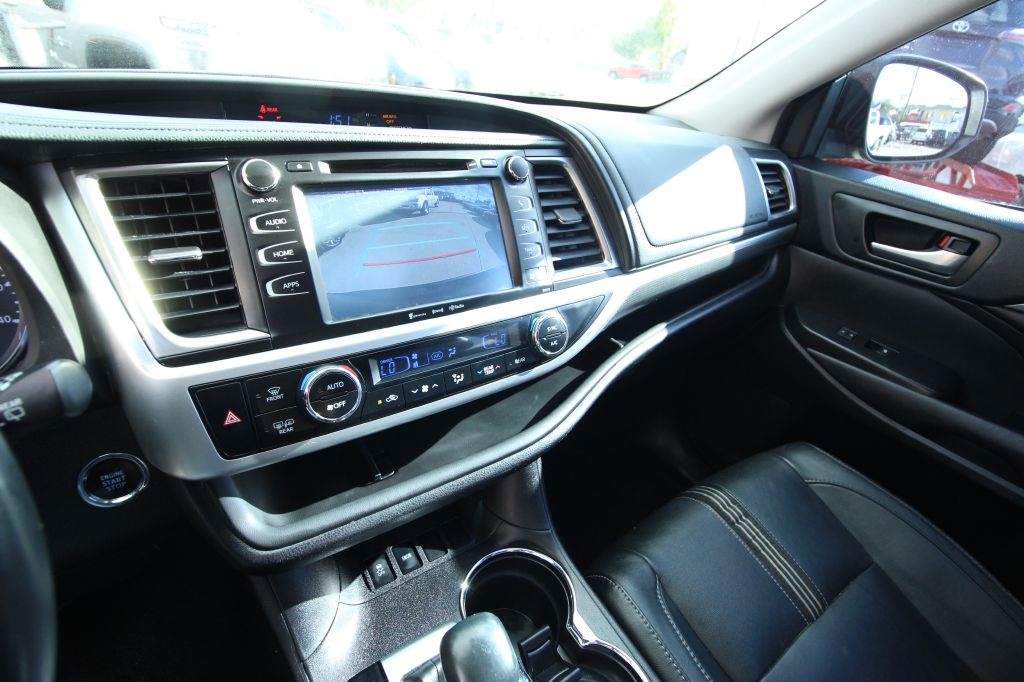 Toyota Highlander SE FWD V6 2017