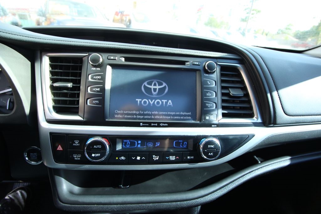 Toyota Highlander SE FWD V6 2017