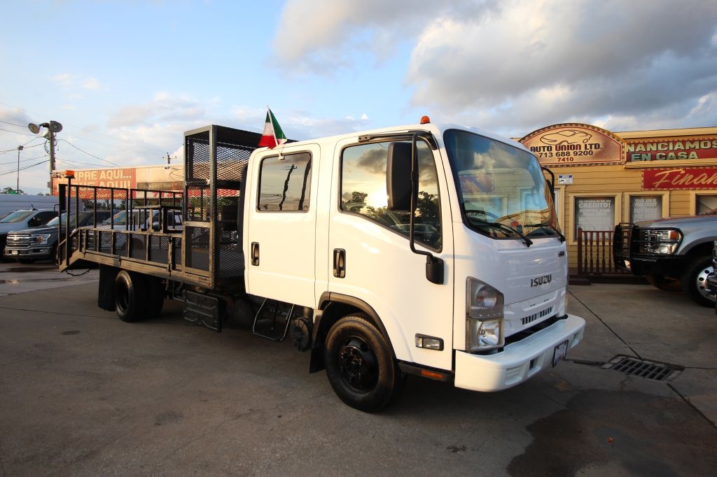 2016 Isuzu NPR HD's photo