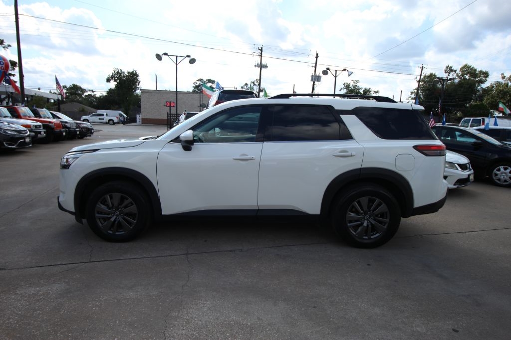 Nissan Pathfinder SV 2022