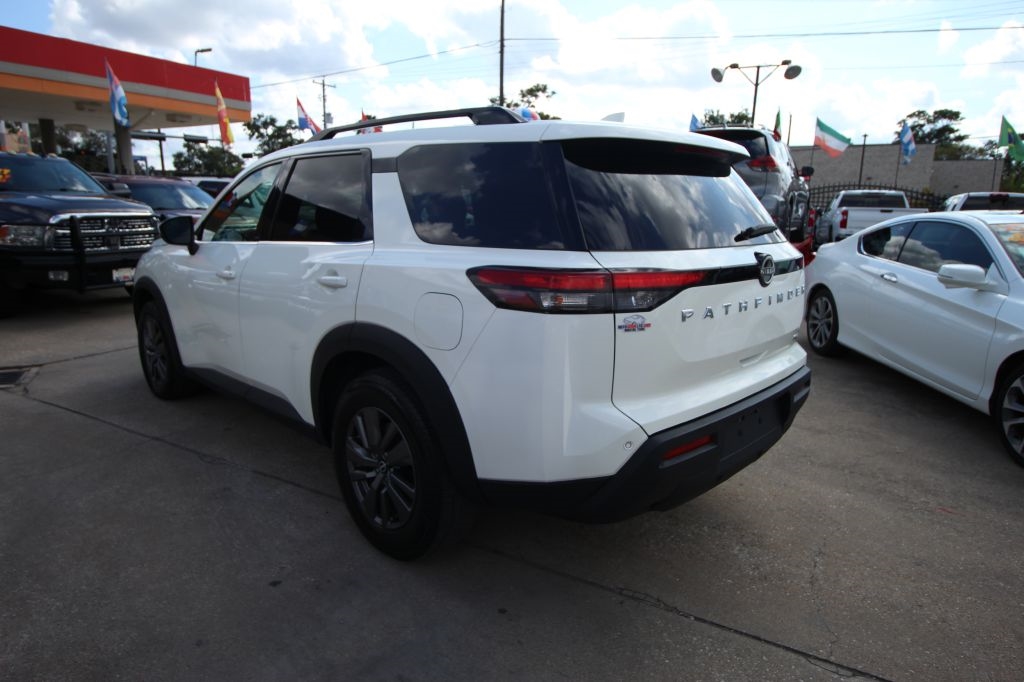 Nissan Pathfinder SV 2022