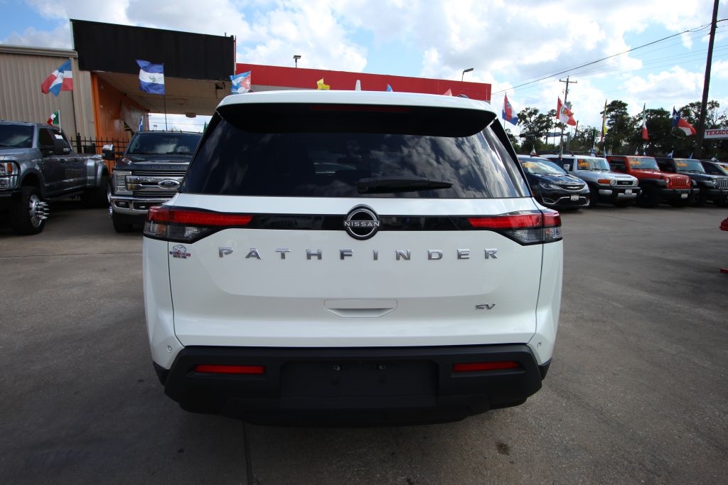 Nissan Pathfinder SV 2022