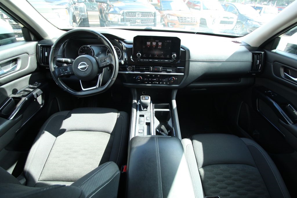 Nissan Pathfinder SV 2022