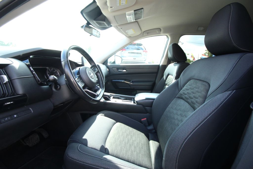 Nissan Pathfinder SV 2022