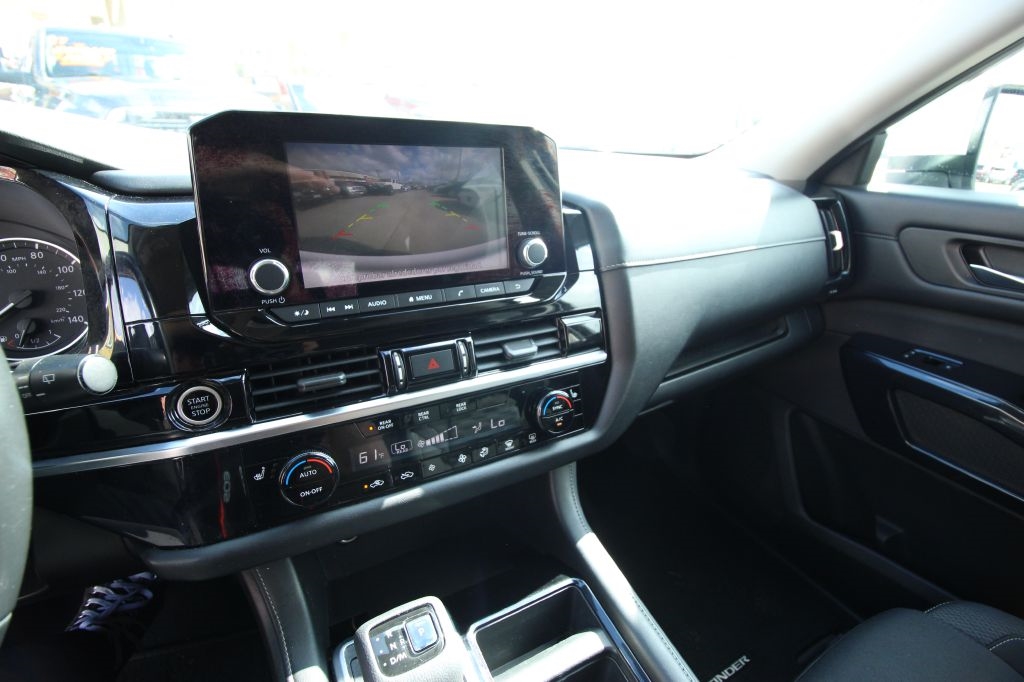 Nissan Pathfinder SV 2022