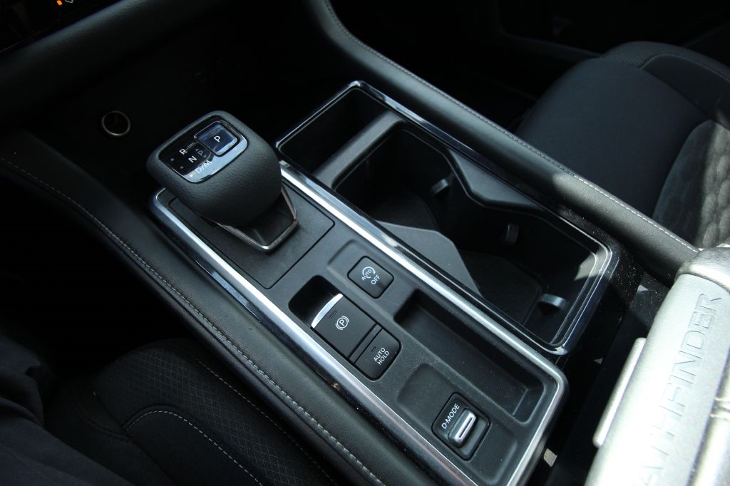 Nissan Pathfinder SV 2022