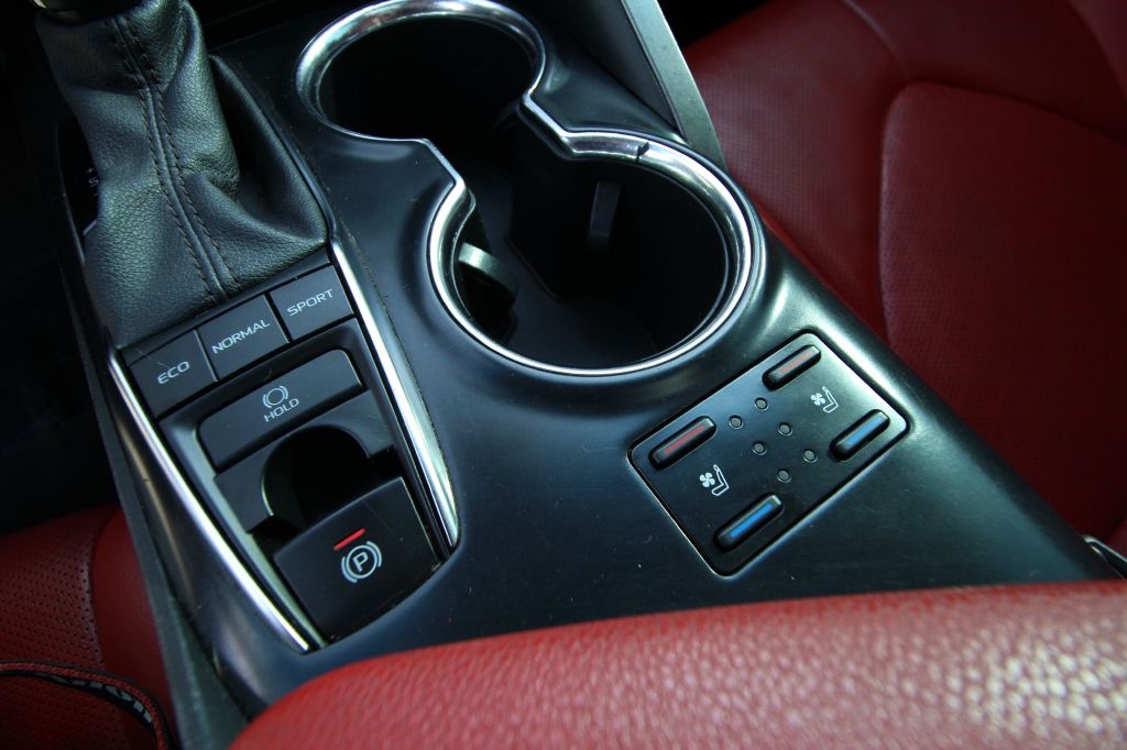 Toyota Camry XSE V6 2020