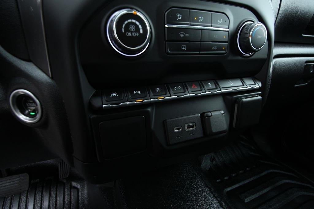 Chevrolet Silverado 1500 RST Crew Cab 2WD 2022