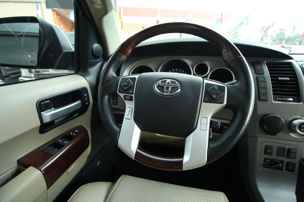 Toyota Sequoia Plantium 2WD 2015