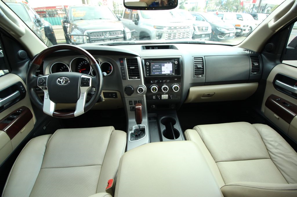 Toyota Sequoia Plantium 2WD 2015
