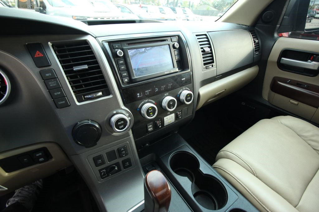 Toyota Sequoia Plantium 2WD 2015