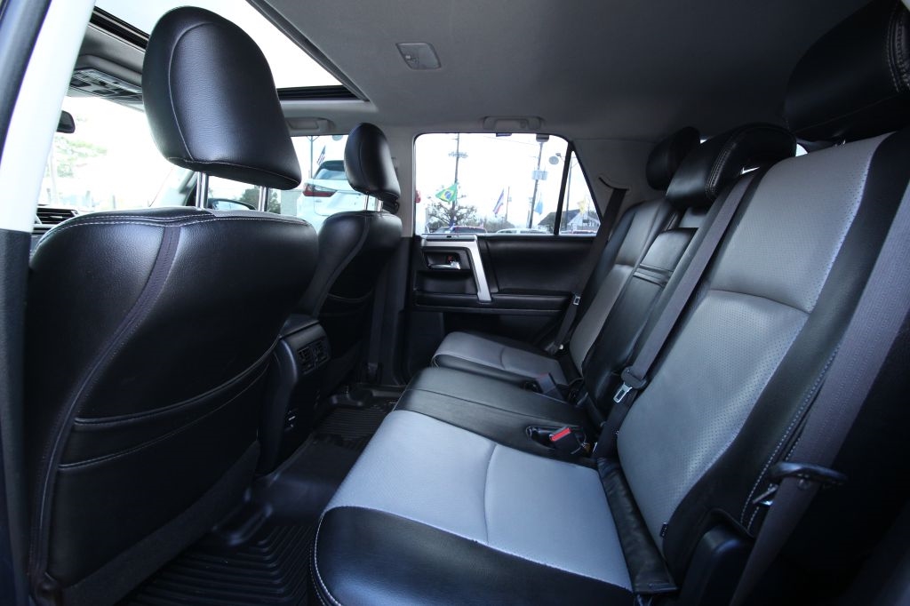 Toyota 4Runner SR5 4WD 2017