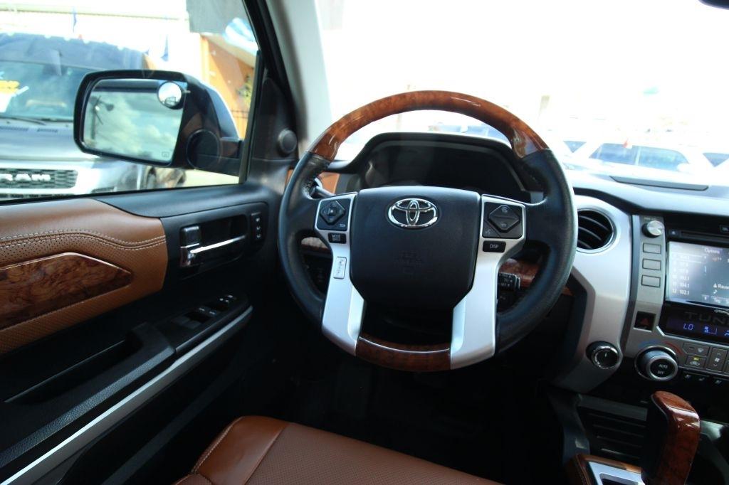 Toyota Tundra Platinum CrewMax 5.7L FFV 4WD 2015