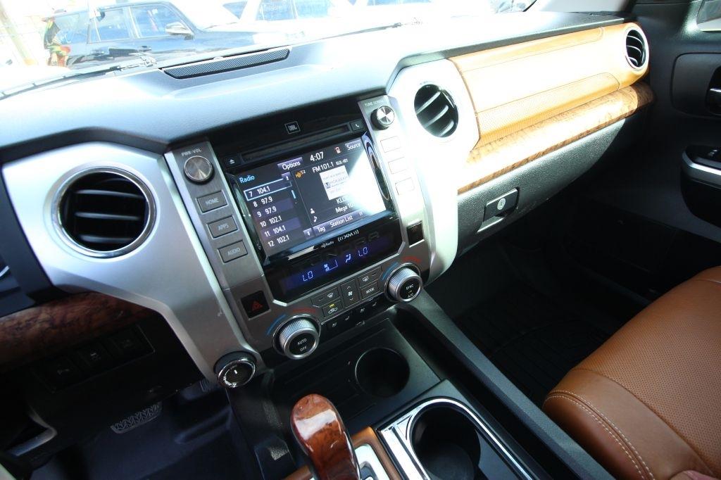 Toyota Tundra Platinum CrewMax 5.7L FFV 4WD 2015