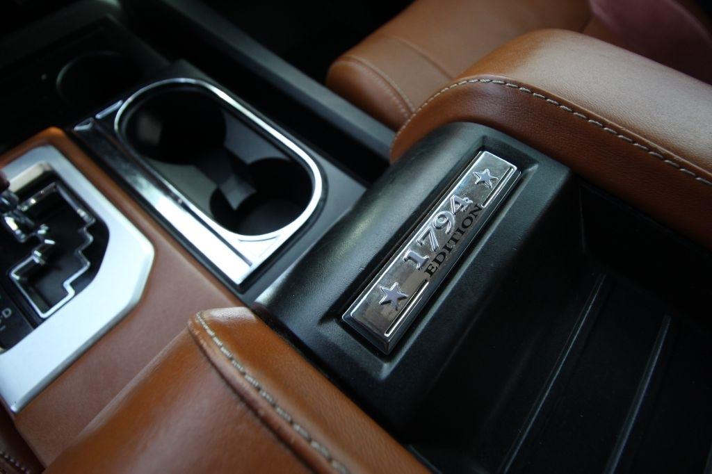 Toyota Tundra Platinum CrewMax 5.7L FFV 4WD 2015