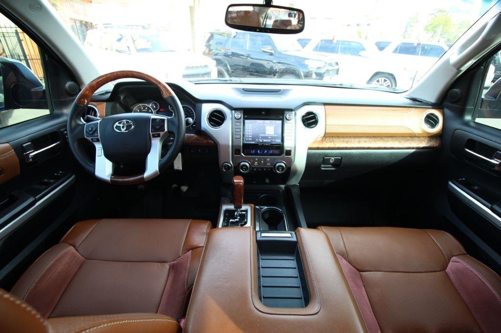 Toyota Tundra Platinum CrewMax 5.7L FFV 4WD 2015