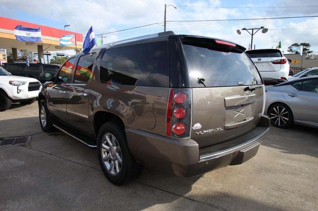 GMC Yukon Denali XL 4WD 2013