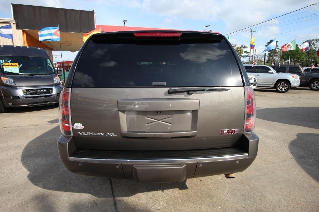 GMC Yukon Denali XL 4WD 2013