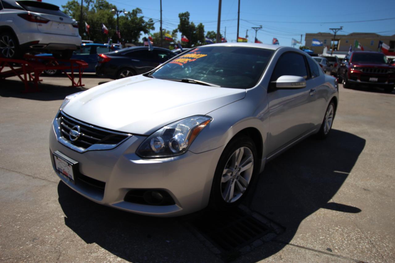 Nissan Altima 2.5 S CVT Coupe 2011