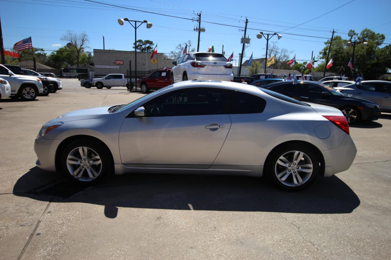 Nissan Altima 2.5 S CVT Coupe 2011