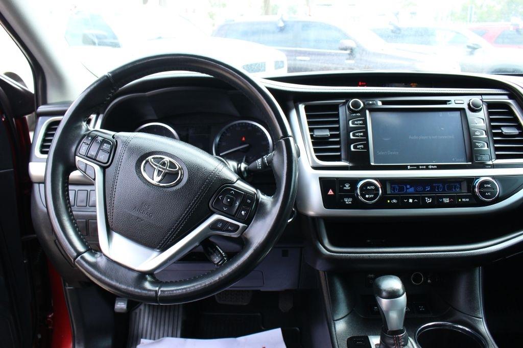 Toyota Highlander SE AWD V6 2019