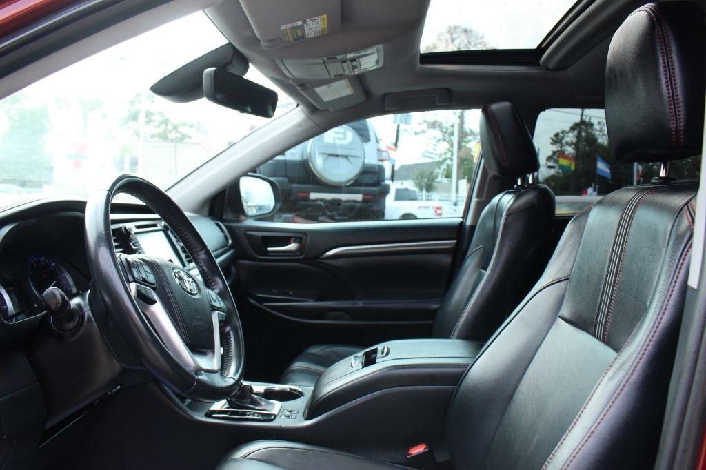 Toyota Highlander SE AWD V6 2019