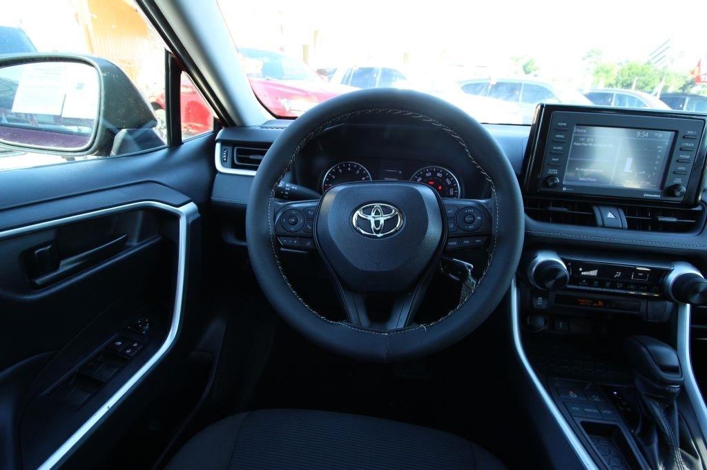 Toyota RAV4 LE 2022