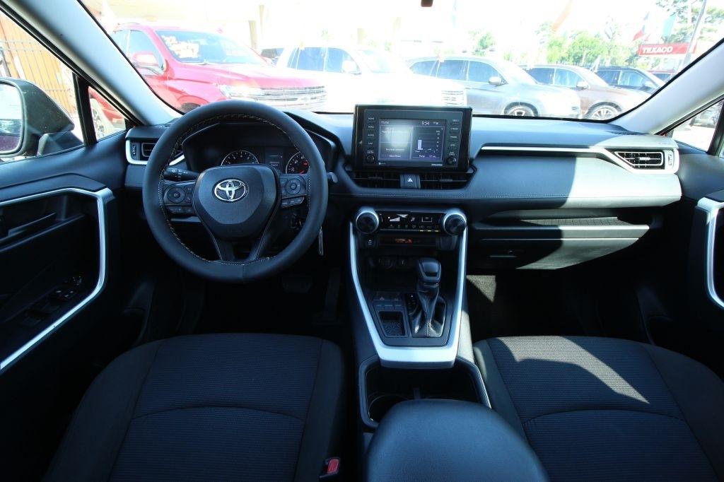 Toyota RAV4 LE 2022