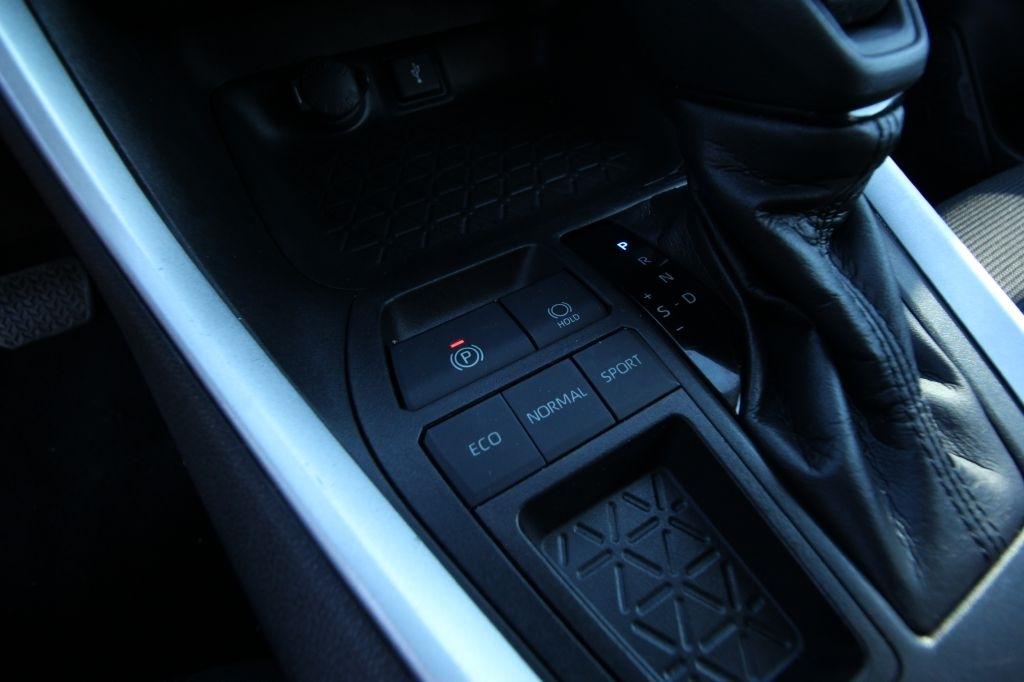 Toyota RAV4 LE 2022
