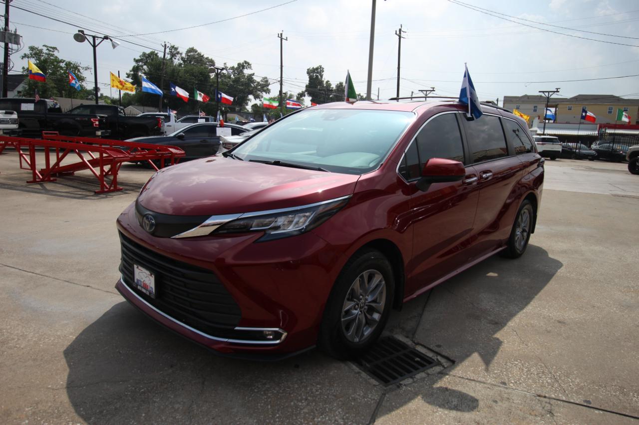 Toyota Sienna XLE 7-Passenger 2022