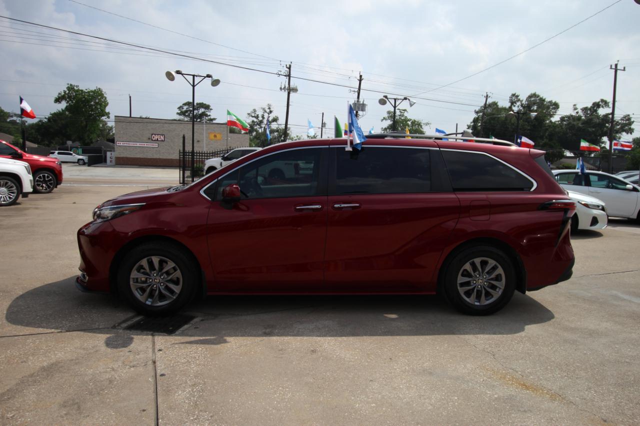 Toyota Sienna XLE 7-Passenger 2022