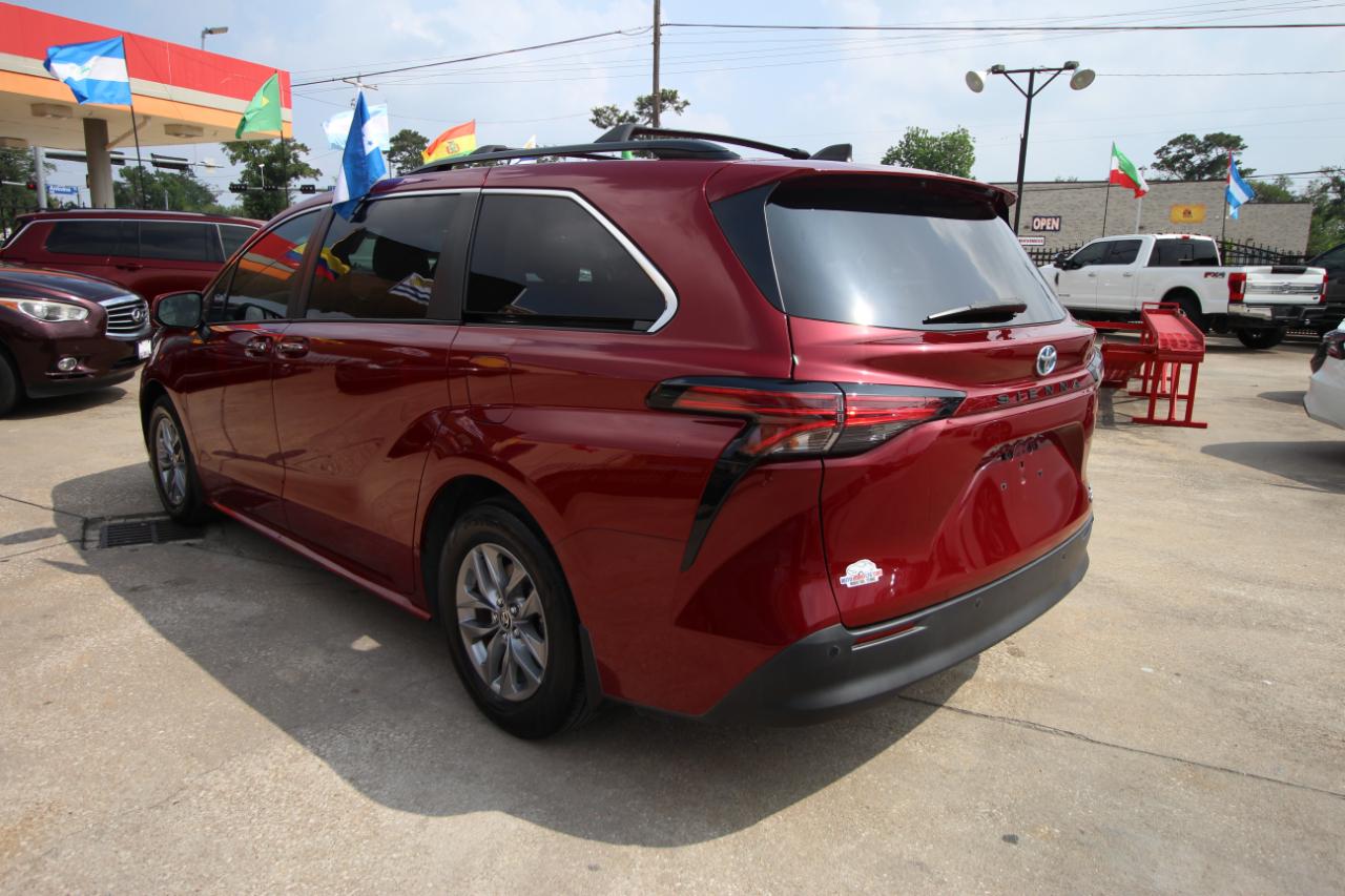 Toyota Sienna XLE 7-Passenger 2022