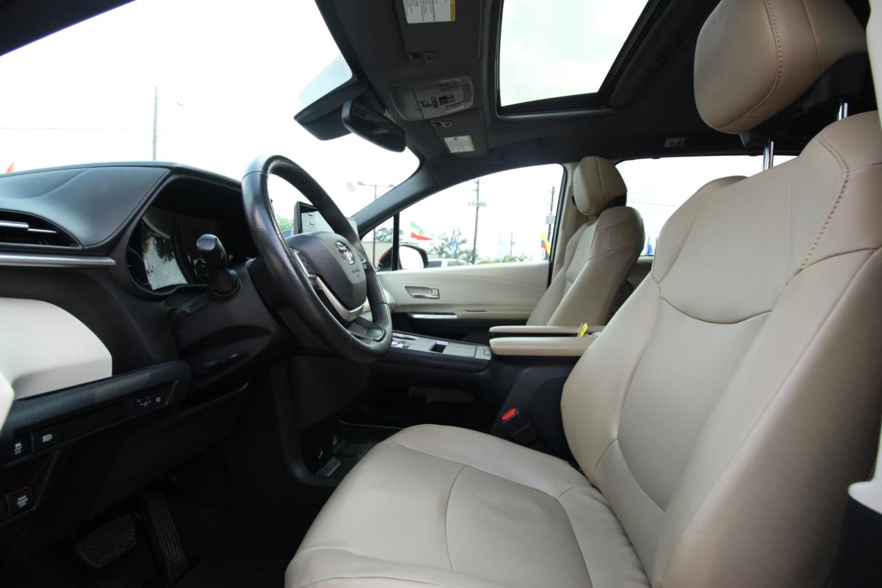 Toyota Sienna XLE 7-Passenger 2022